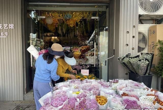 视频丨 西安花店忙迎“她经济”母亲节鲜花、盆栽花都成热门