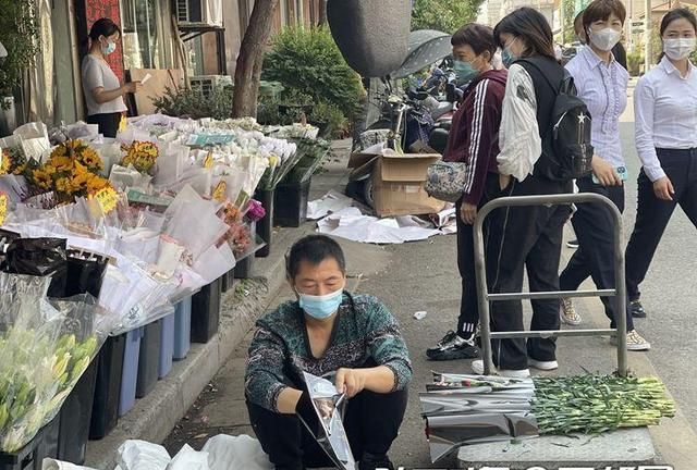 视频丨 西安花店忙迎“她经济”母亲节鲜花、盆栽花都成热门