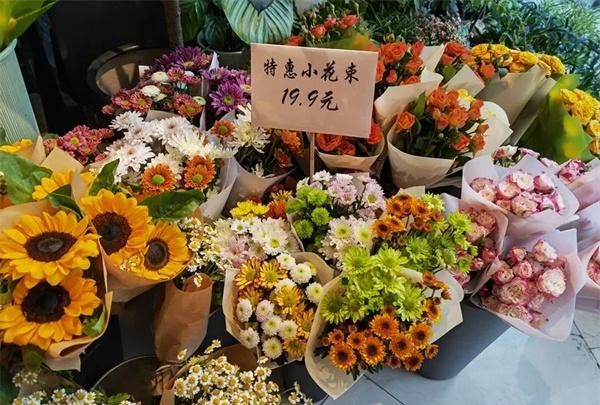 被称为“河滨大楼下的法式浪漫”，虹口这家花店30年见证守护一段历史