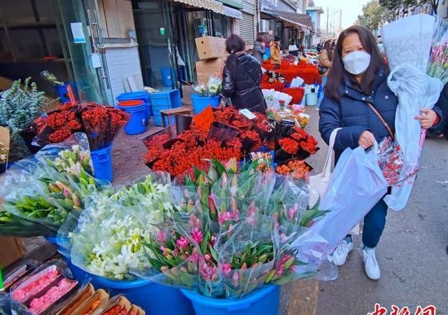 （新春走基层）西安花市春节“不打烊” 热销芬芳“年味儿”